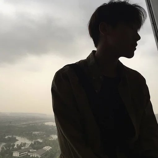 甘以士琦